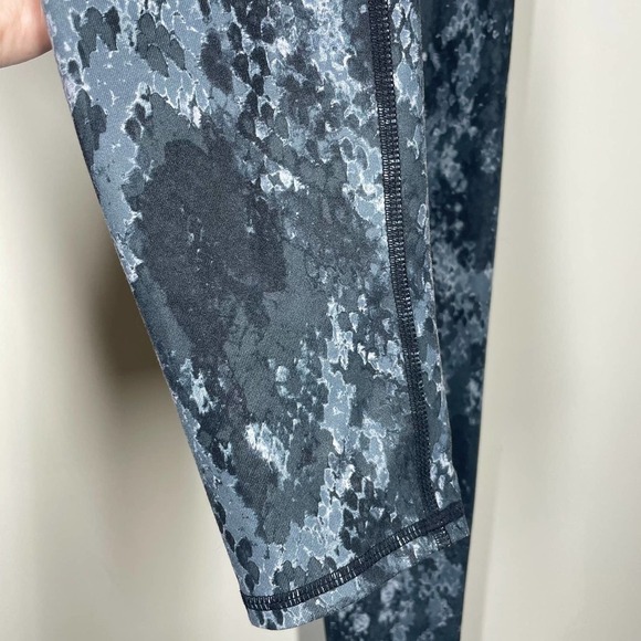 ALO Airbrush Leggings in Glossy Python M - Picture 13 of 13